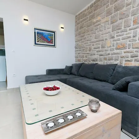 Apartment Seafront Tambaca *
