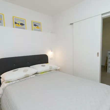 Apartment Seafront Tambaca *